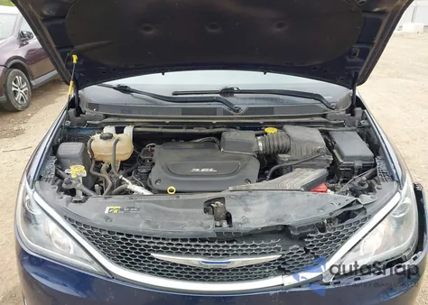 2018 Chrysler Pacifica Touring L Plus z USA, uszkodzony, nr VIN 2C4RC1EG1JR212407